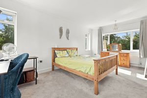 LAKESIDE LODGE- click for photo gallery